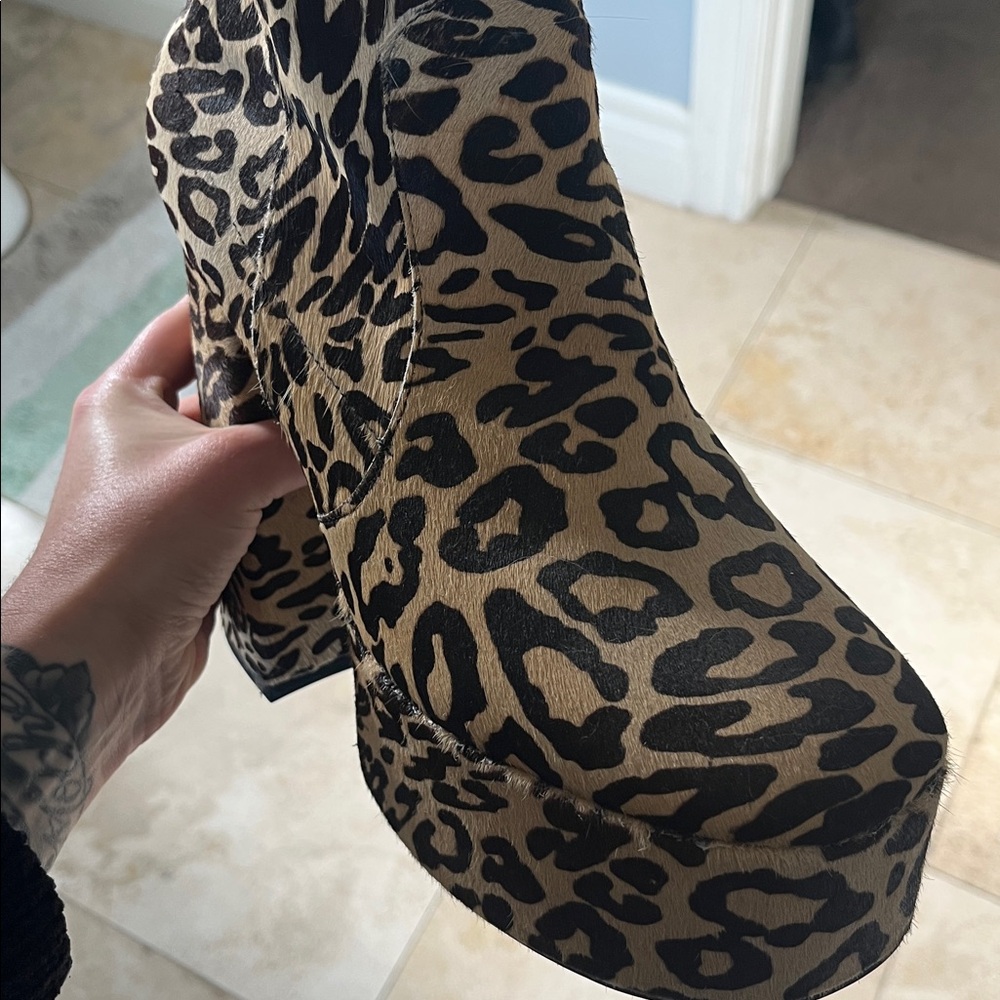 Topshop Leopard Print Platform Boots - Picture 6 of 6